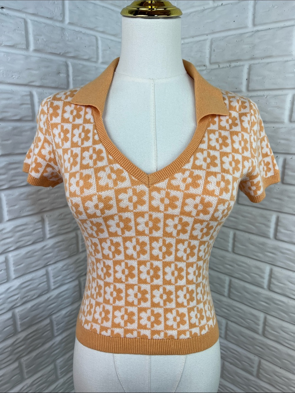 HOLLISTER RETRO KNIT COLLARED V NECK CROP SWEATER TOP ORANGE DREAM FLORAL SZ XS